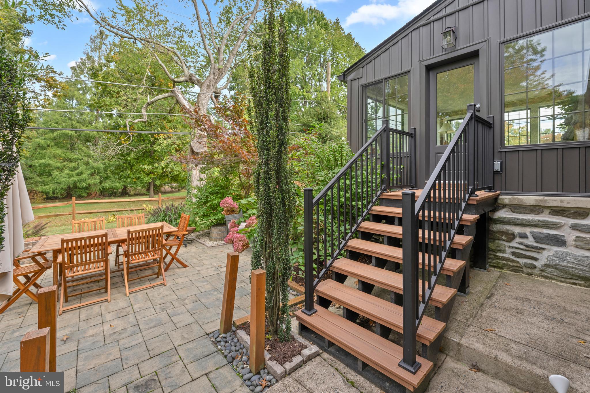 421 PARKVIEW DRIVE