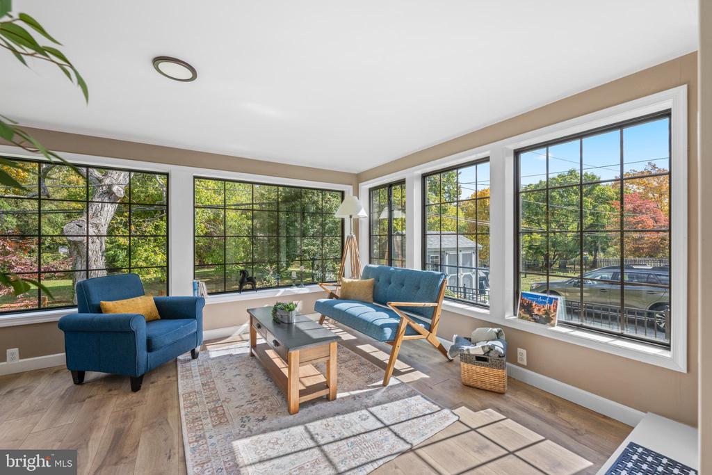 421 PARKVIEW DRIVE