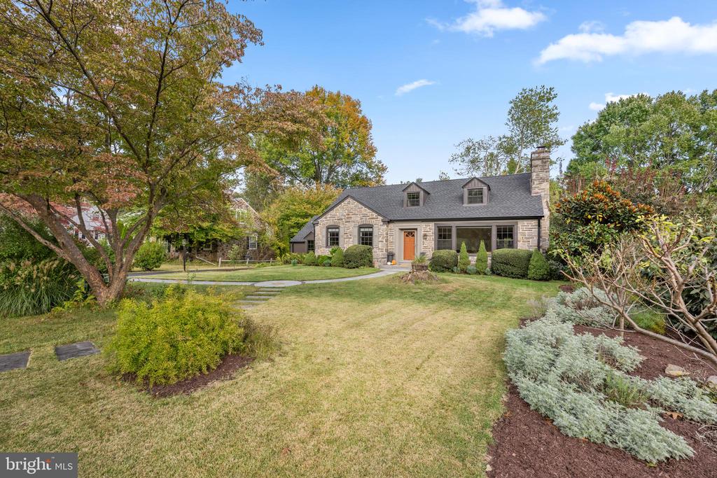 421 PARKVIEW DRIVE