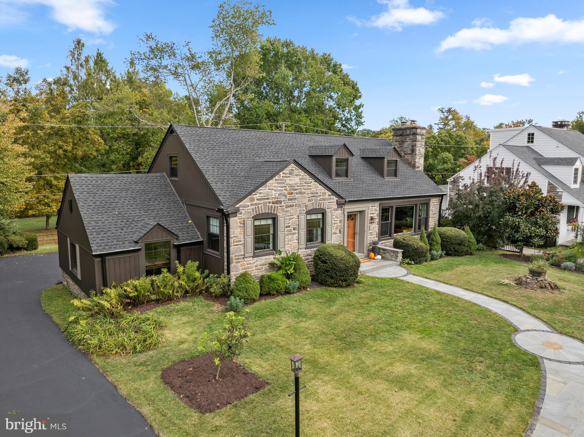 421 PARKVIEW DRIVE