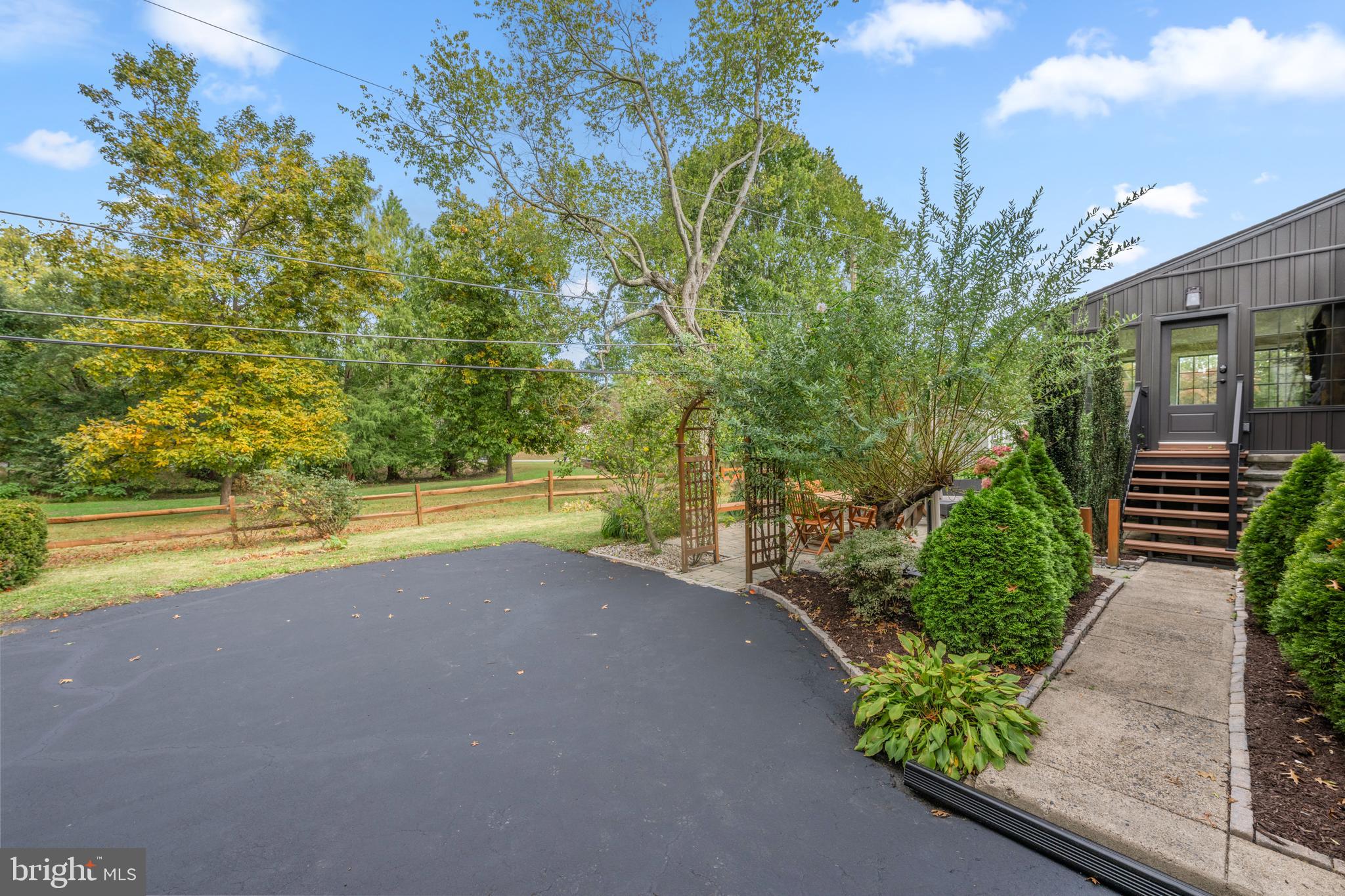 421 PARKVIEW DRIVE