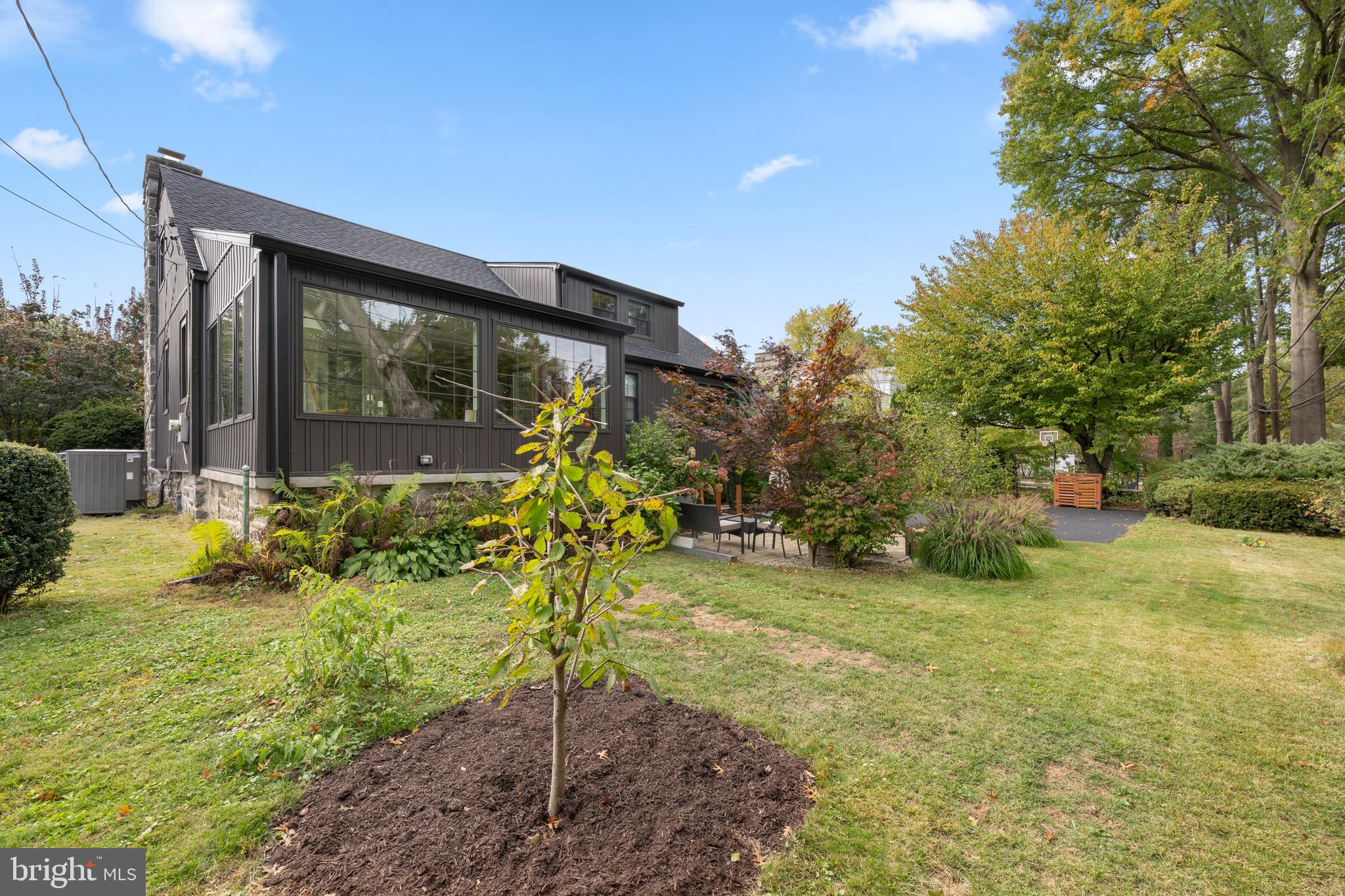 421 PARKVIEW DRIVE