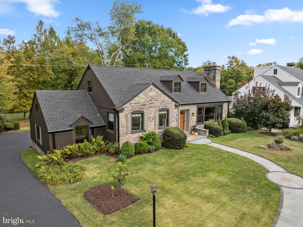 421 PARKVIEW DRIVE