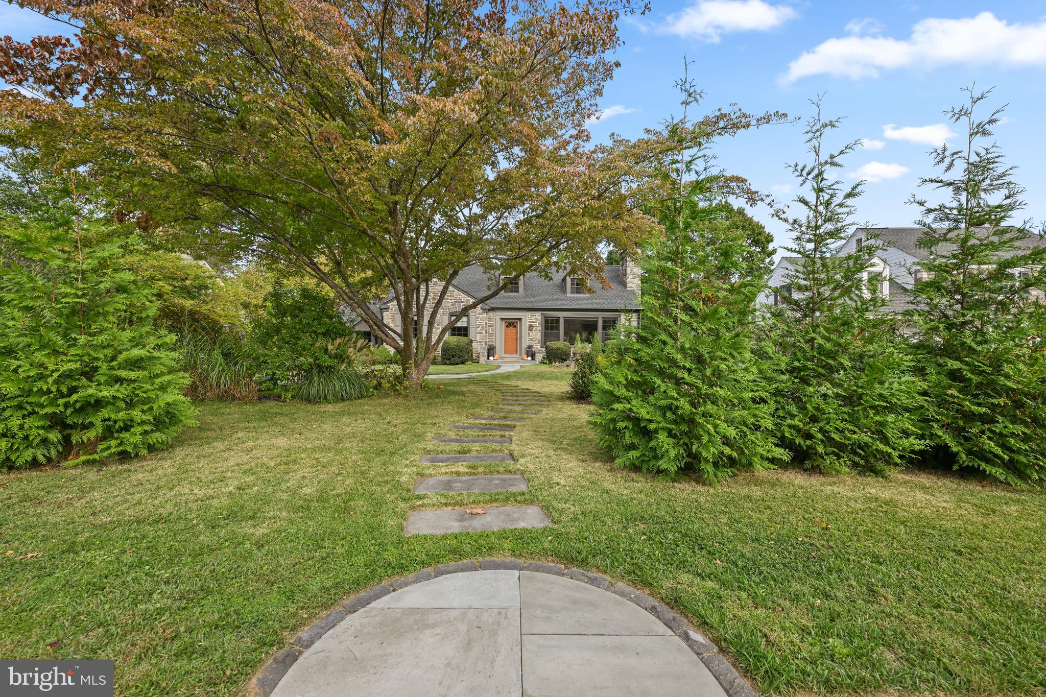 421 PARKVIEW DRIVE