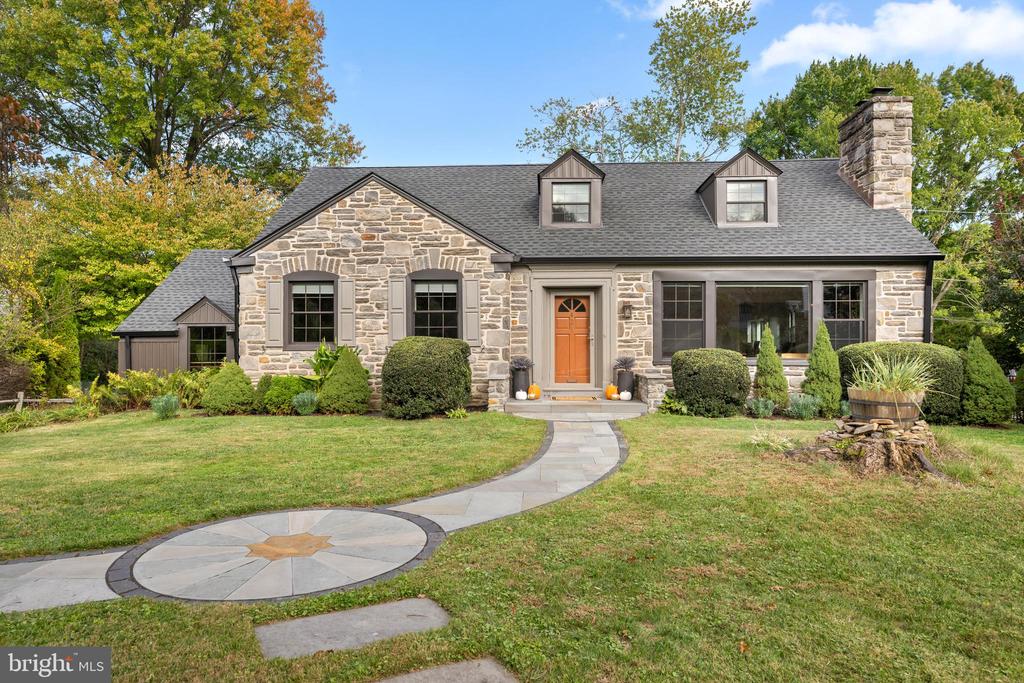 421 PARKVIEW DRIVE