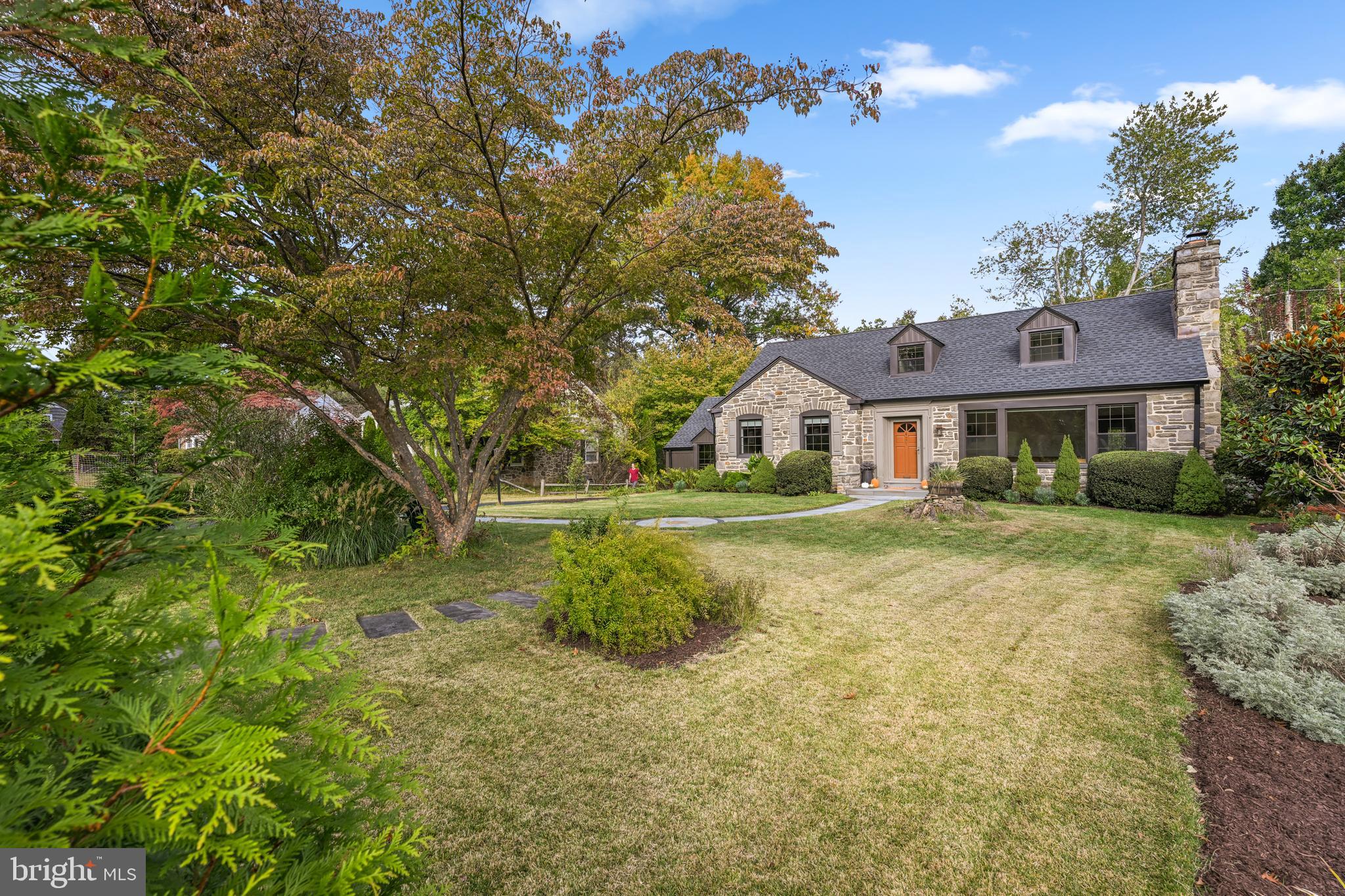 421 PARKVIEW DRIVE