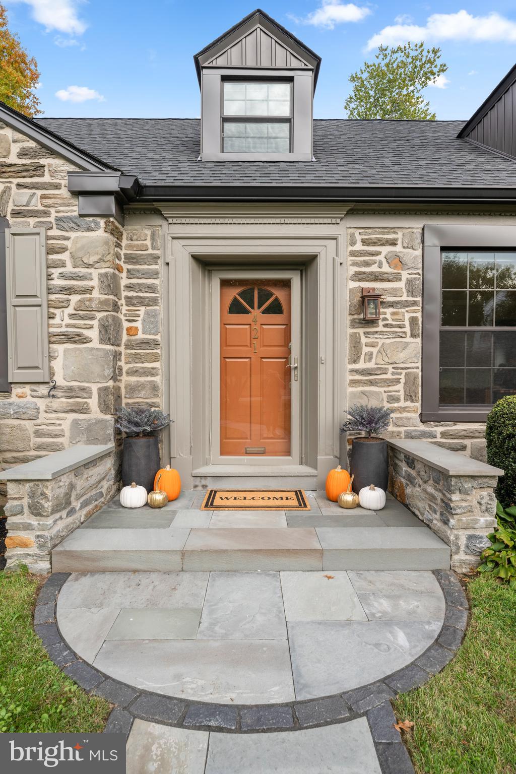 421 PARKVIEW DRIVE