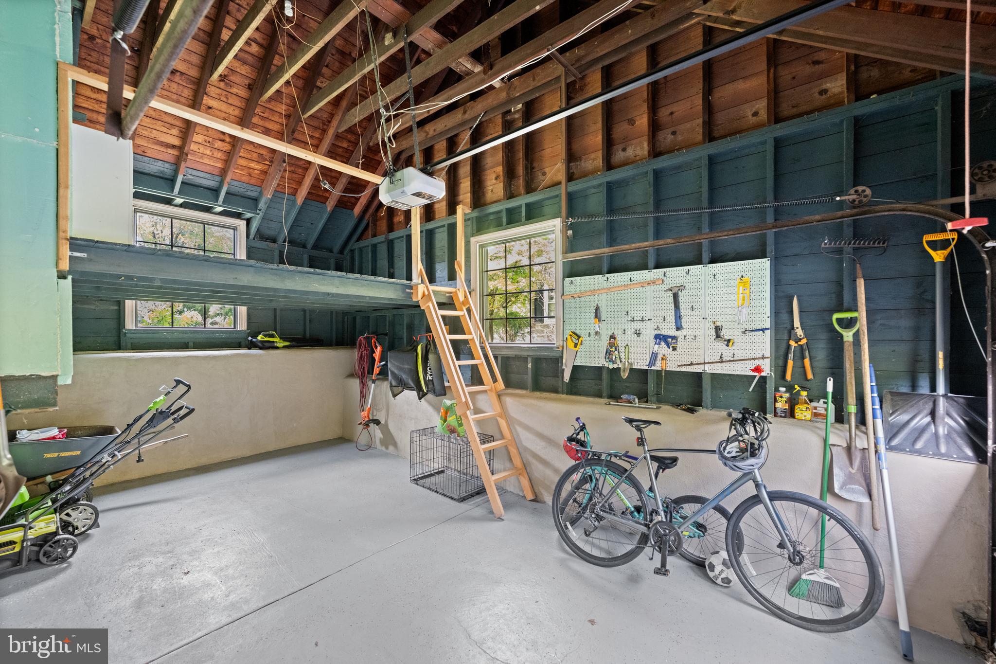 421 PARKVIEW DRIVE
