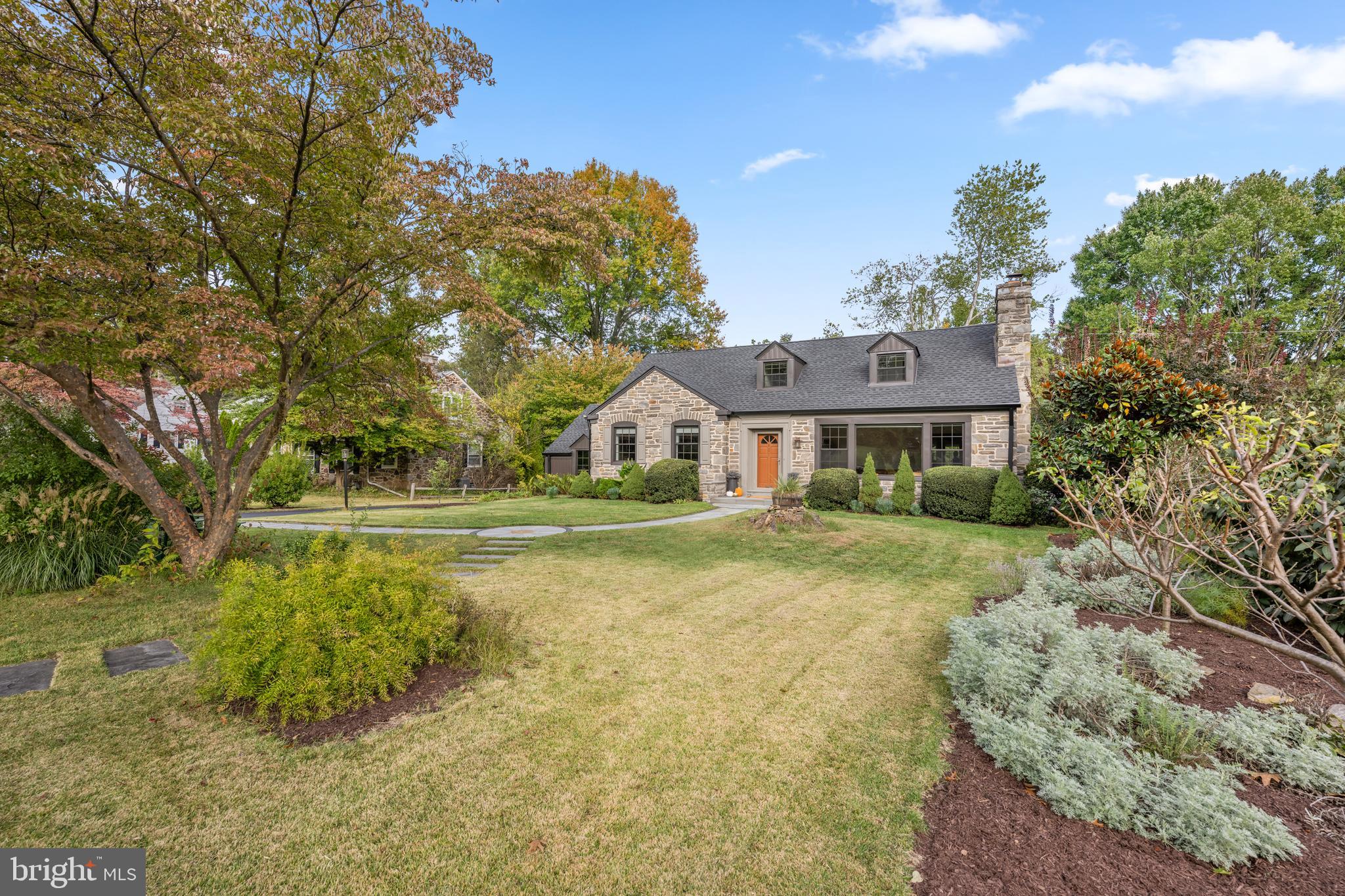 421 PARKVIEW DRIVE