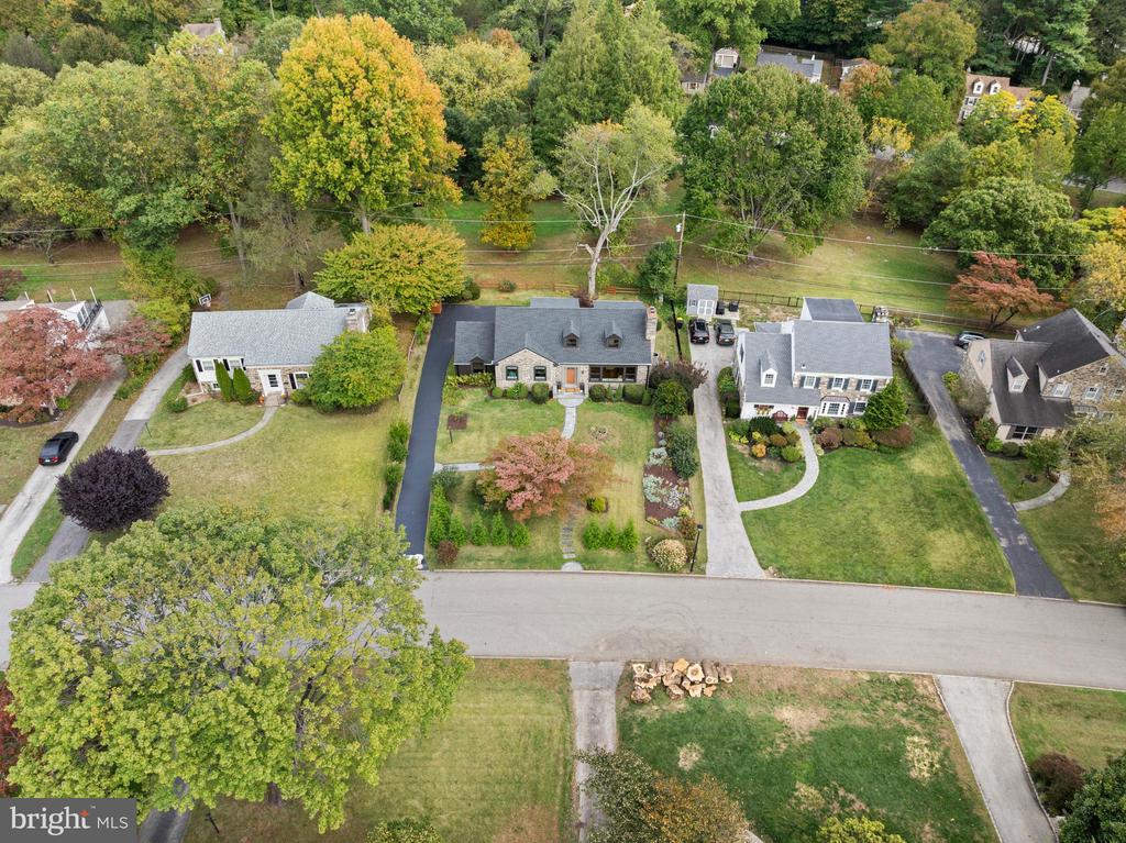 421 PARKVIEW DRIVE