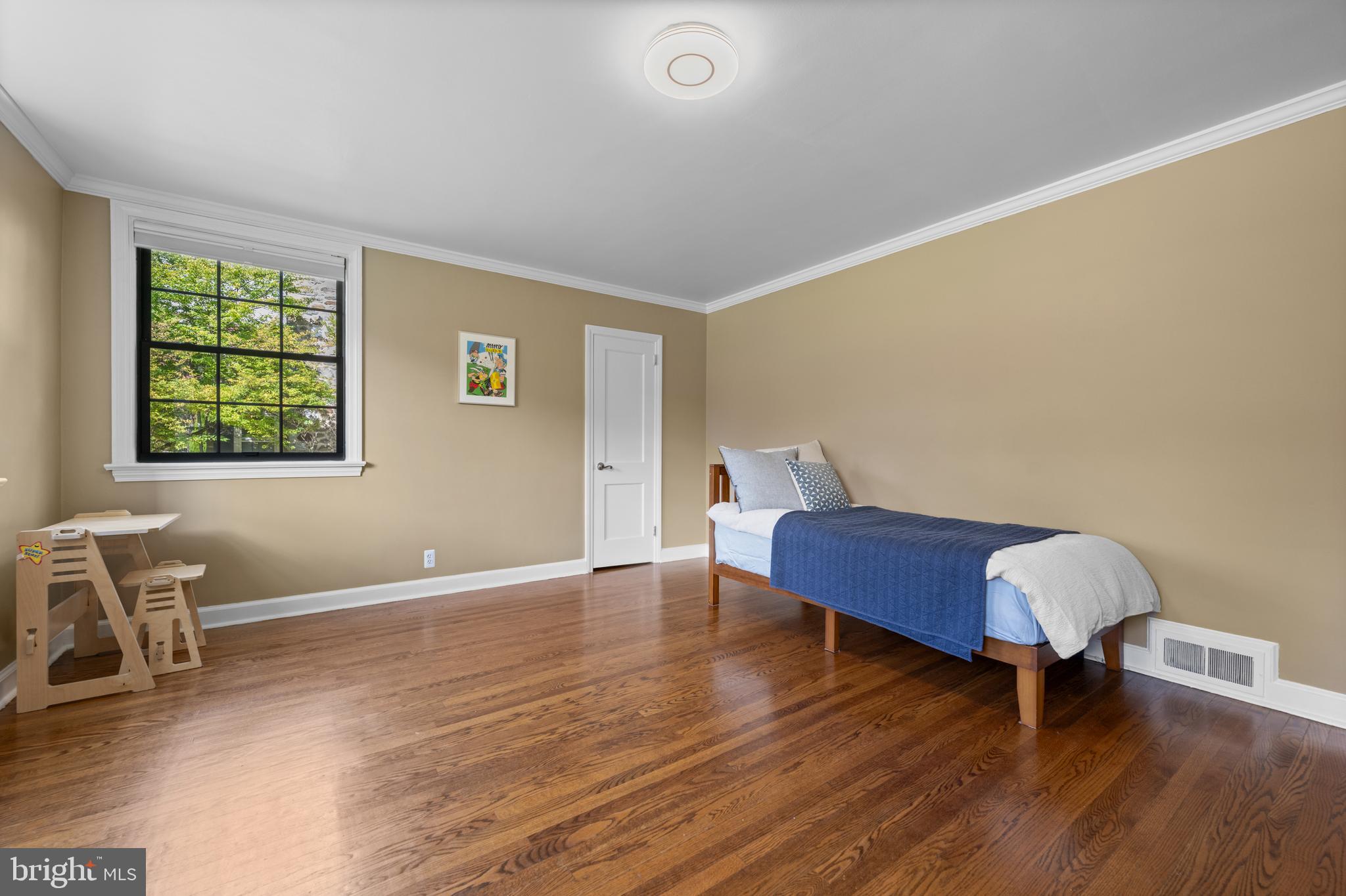 421 PARKVIEW DRIVE