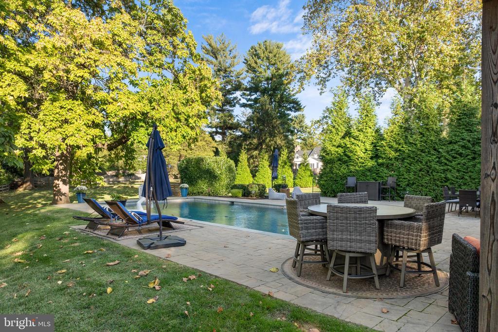 1141 LAFAYETTE ROAD