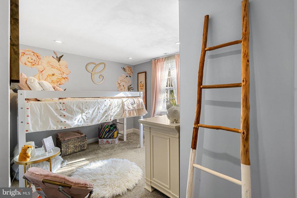 1141 LAFAYETTE ROAD