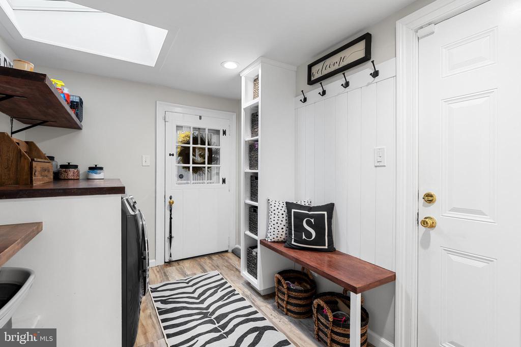 1141 LAFAYETTE ROAD