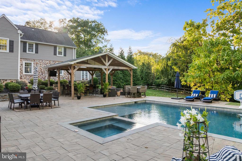 1141 LAFAYETTE ROAD