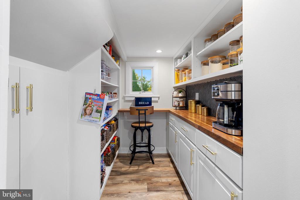 1141 LAFAYETTE ROAD
