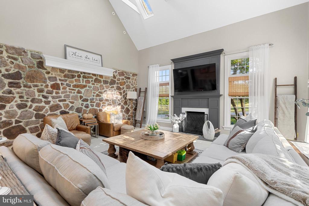 1141 LAFAYETTE ROAD