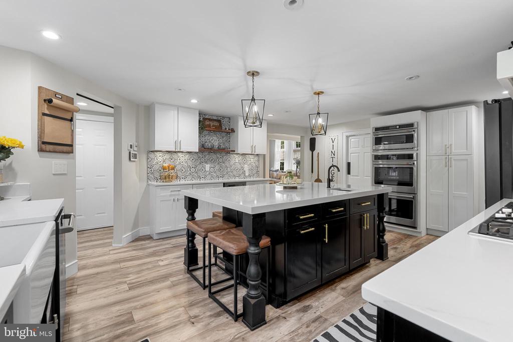 1141 LAFAYETTE ROAD