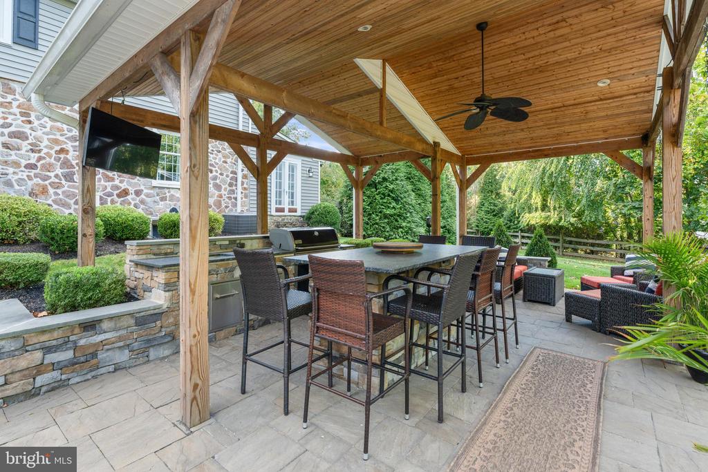 1141 LAFAYETTE ROAD