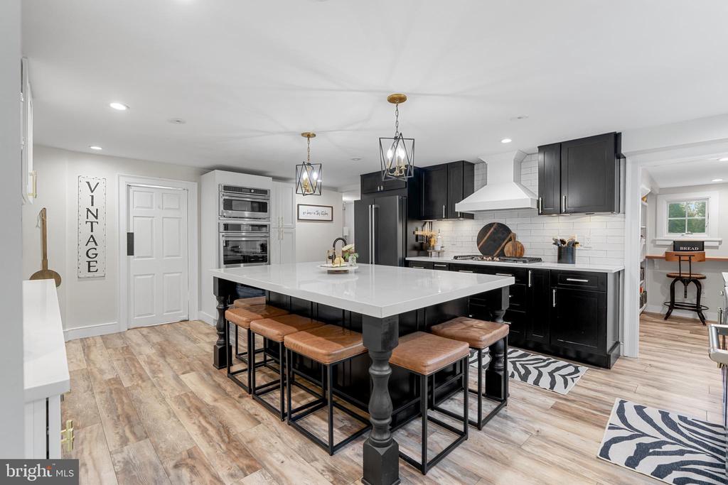 1141 LAFAYETTE ROAD