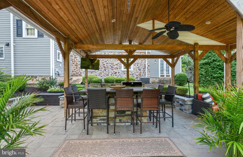 1141 LAFAYETTE ROAD