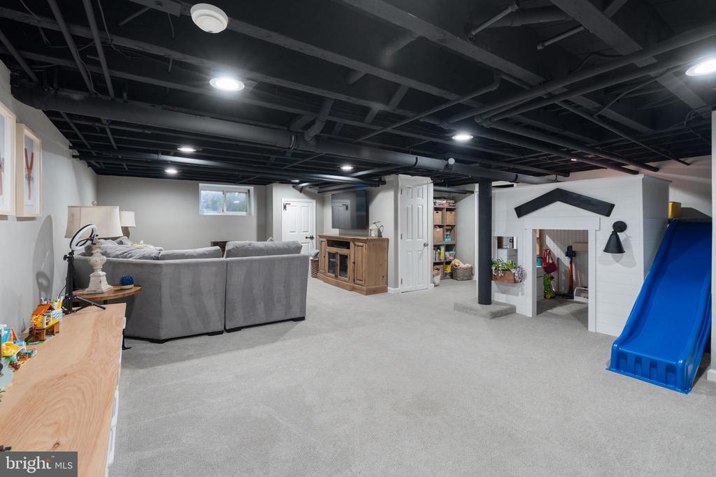 1141 LAFAYETTE ROAD