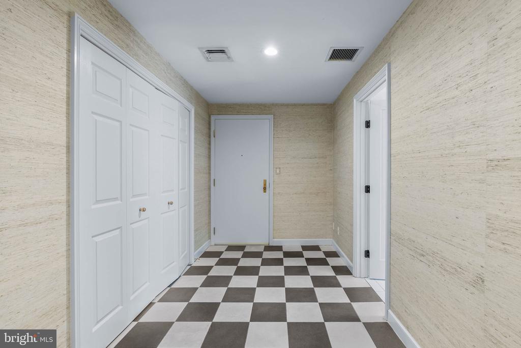101 CHESWOLD LANE 2-F