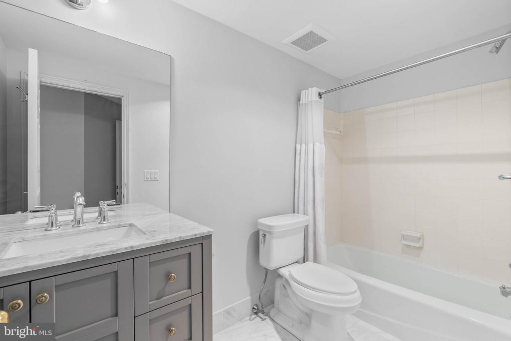 101 CHESWOLD LANE 2-F