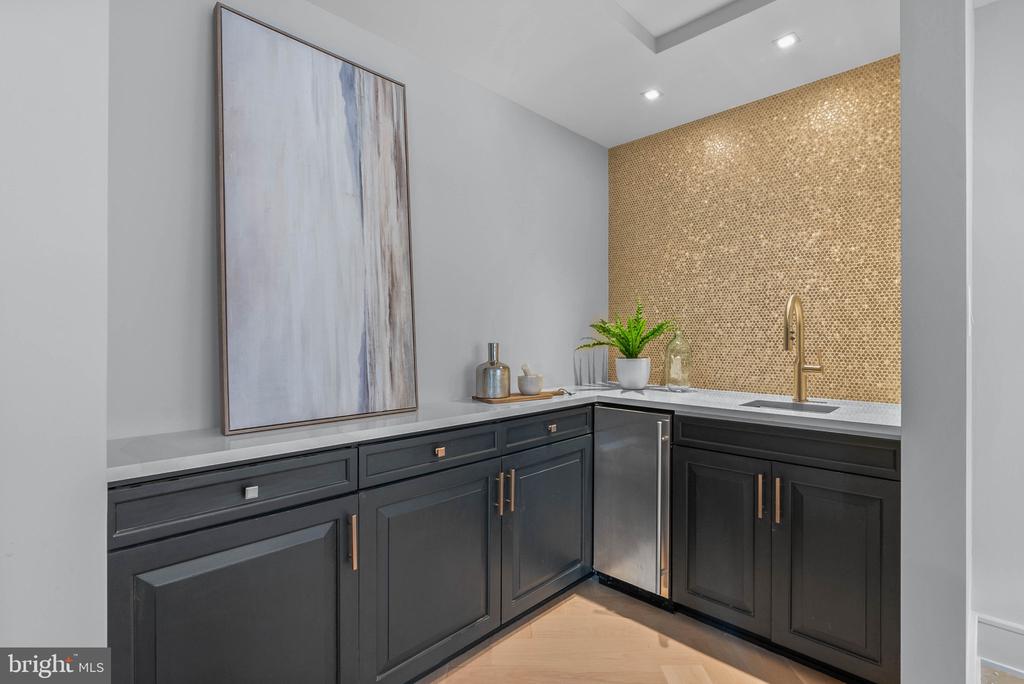 101 CHESWOLD LANE 2-F