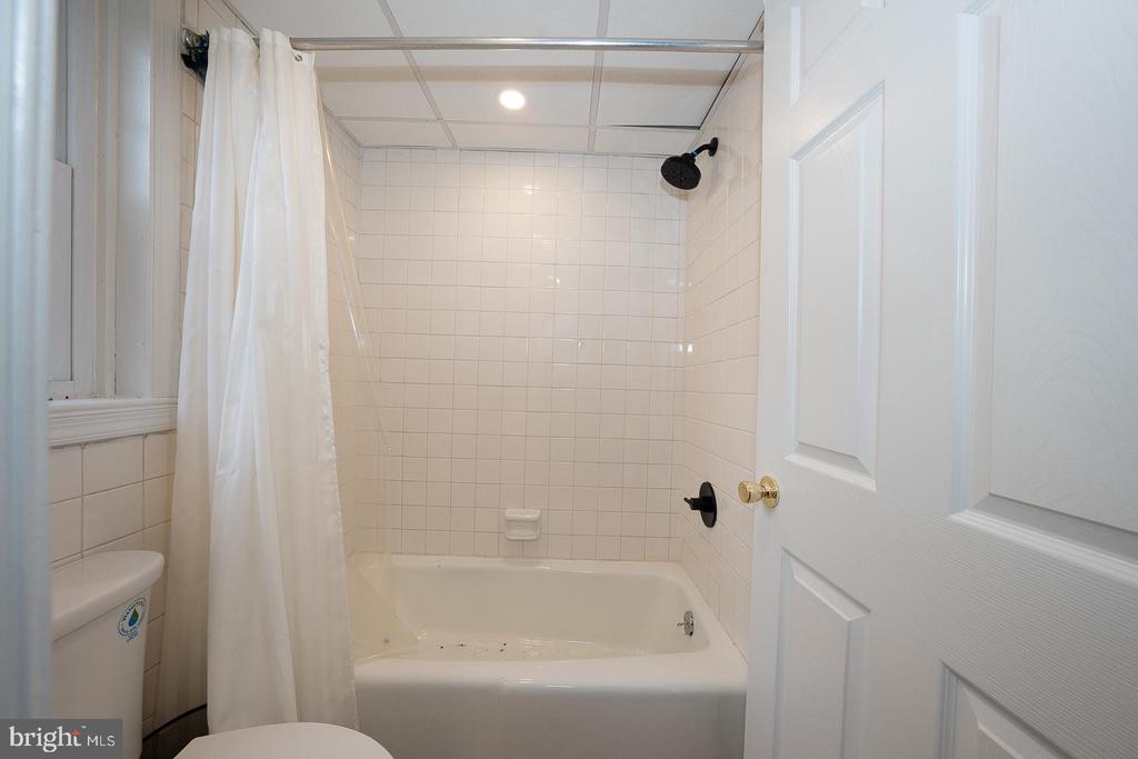 1215 CLUB HOUSE ROAD