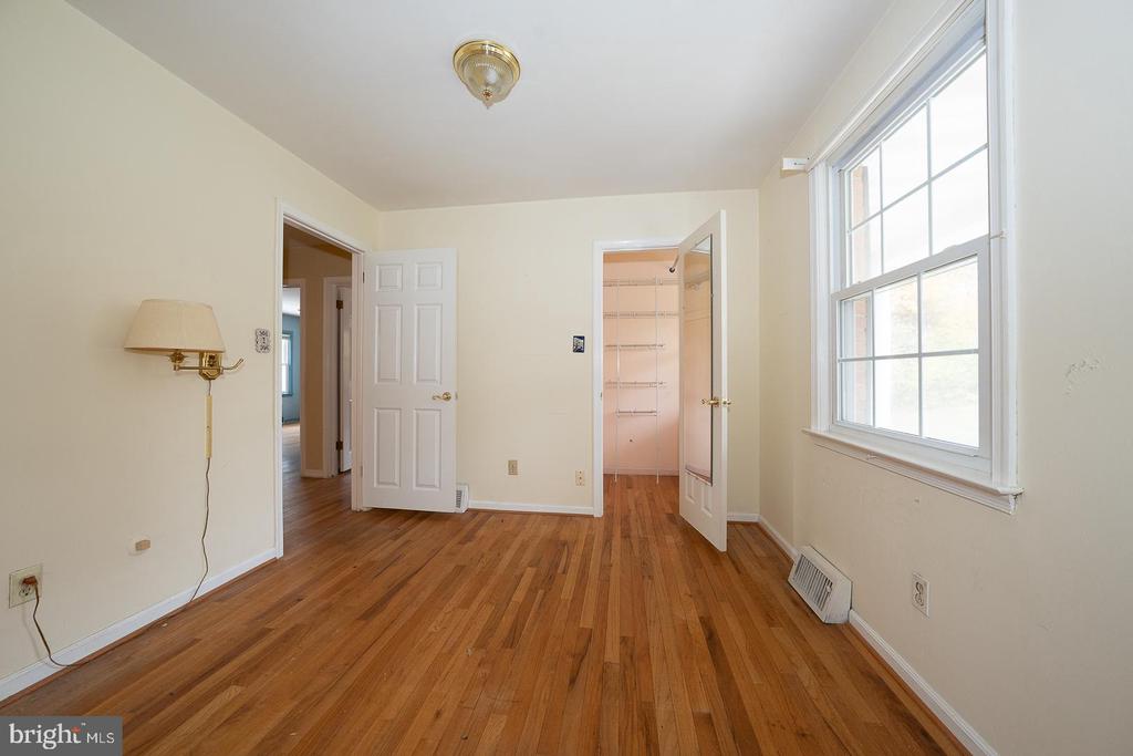 1215 CLUB HOUSE ROAD