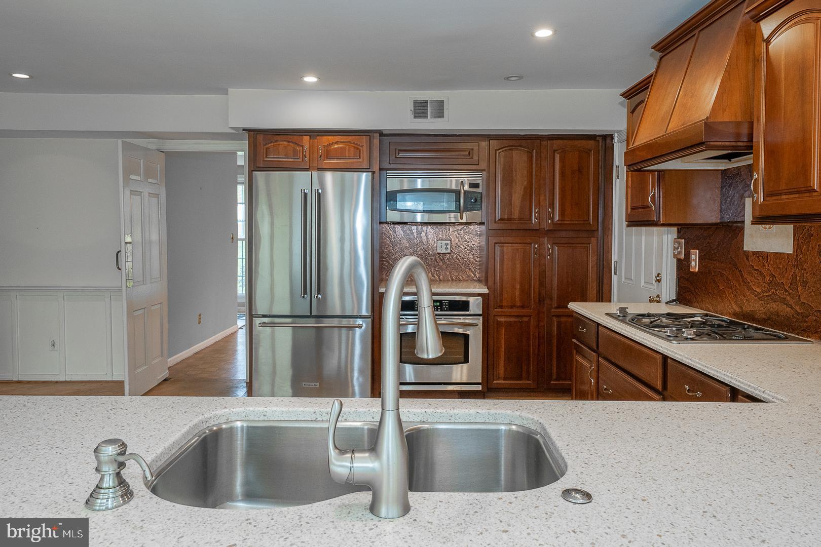 1215 CLUB HOUSE ROAD