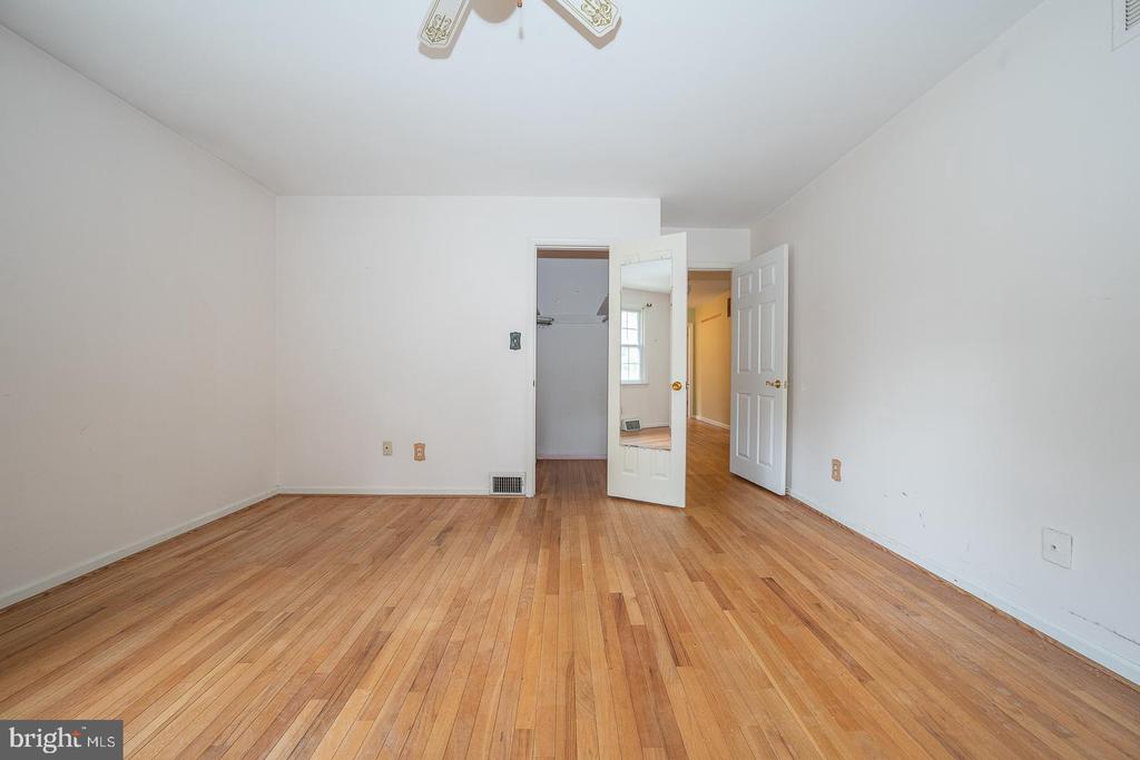 1215 CLUB HOUSE ROAD
