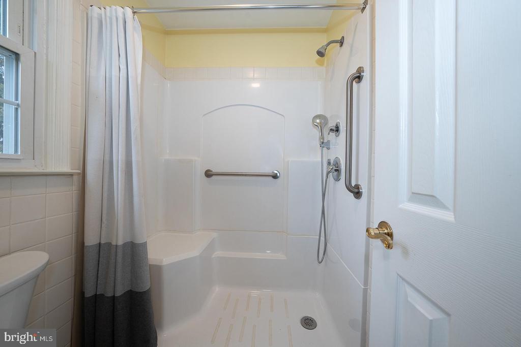 1215 CLUB HOUSE ROAD