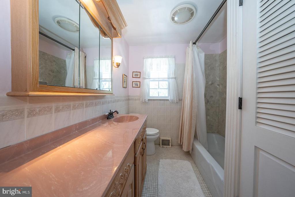 1215 CLUB HOUSE ROAD