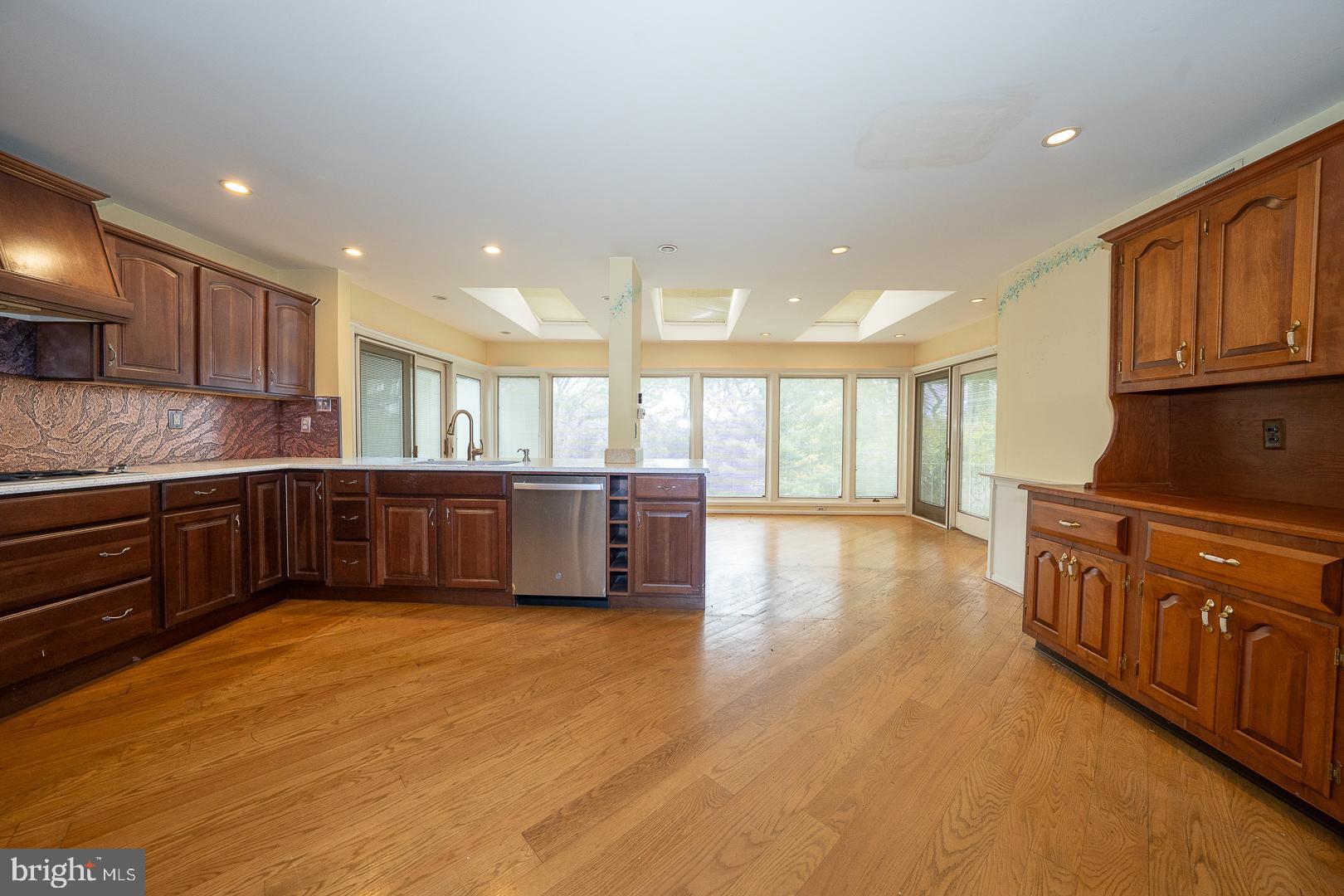 1215 CLUB HOUSE ROAD