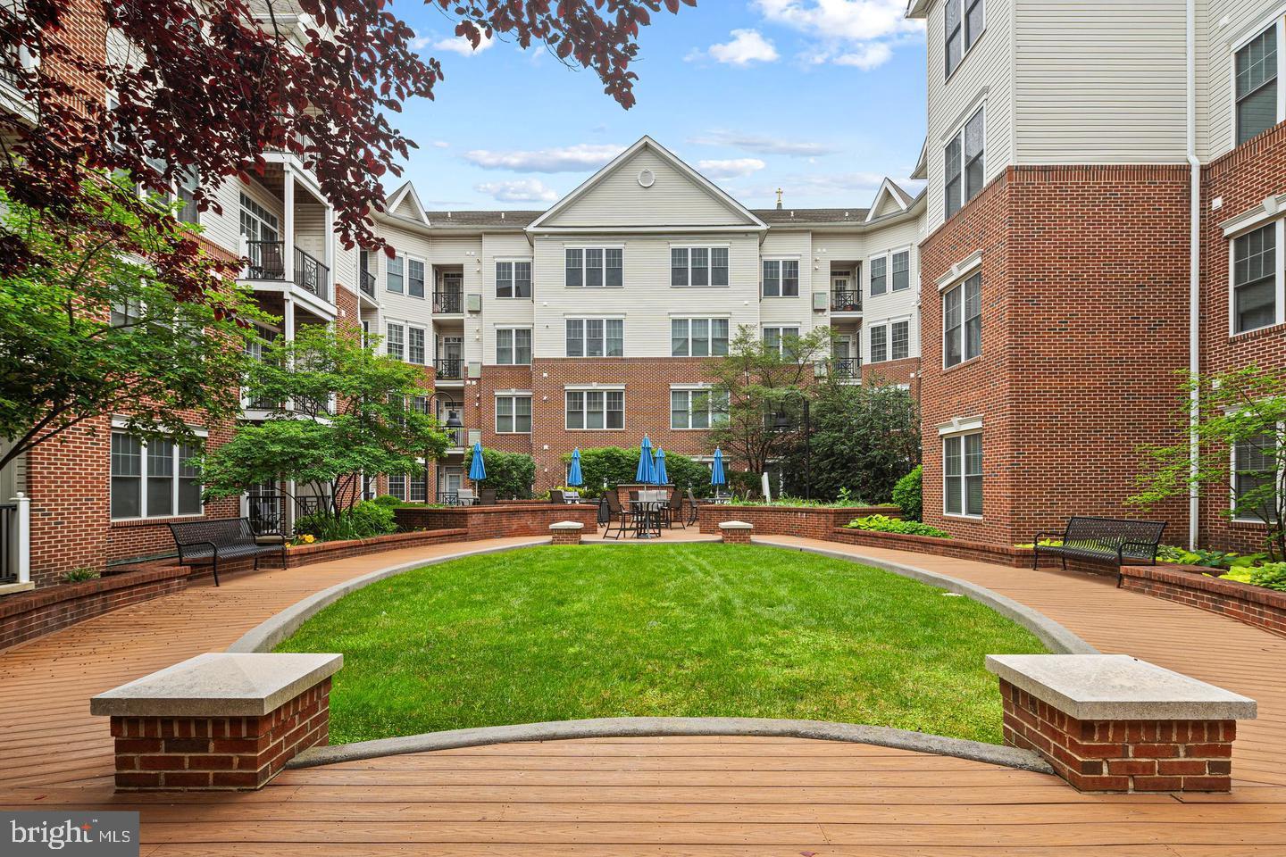 200 W ELM STREET 1418