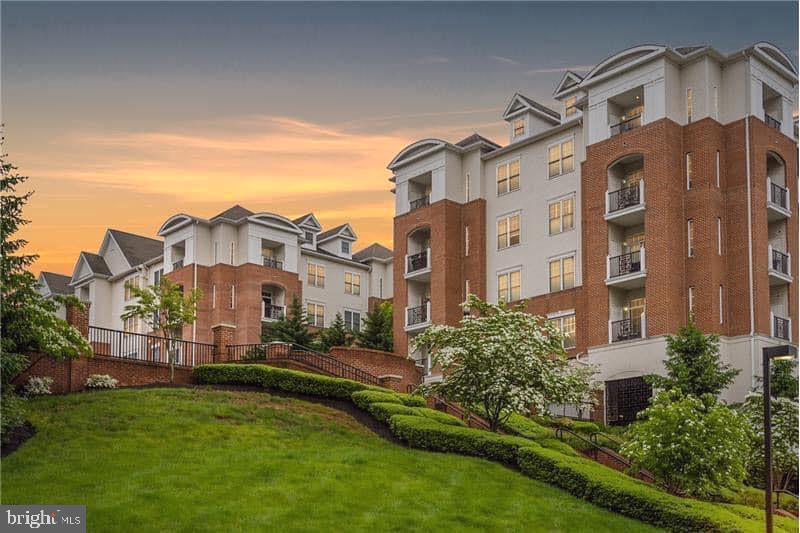 200 W ELM STREET 1418