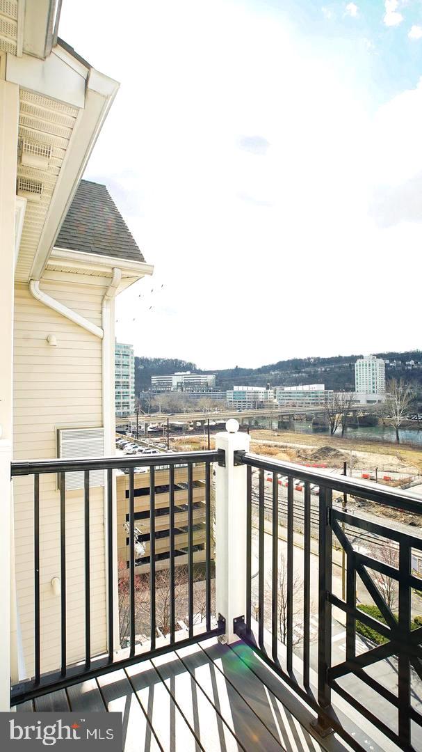 200 W ELM STREET 1418