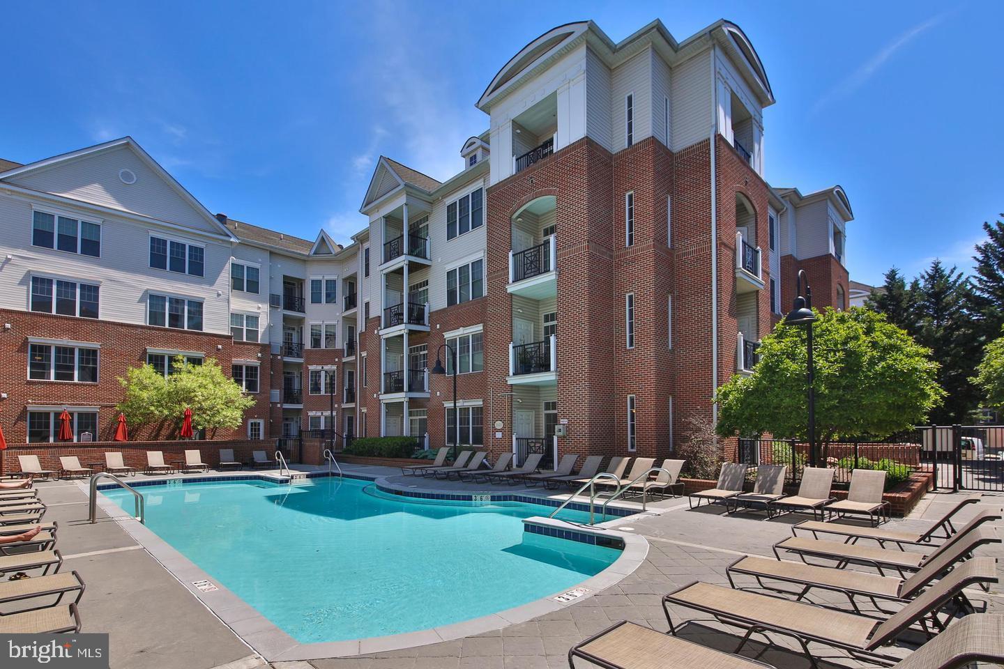 200 W ELM STREET 1418