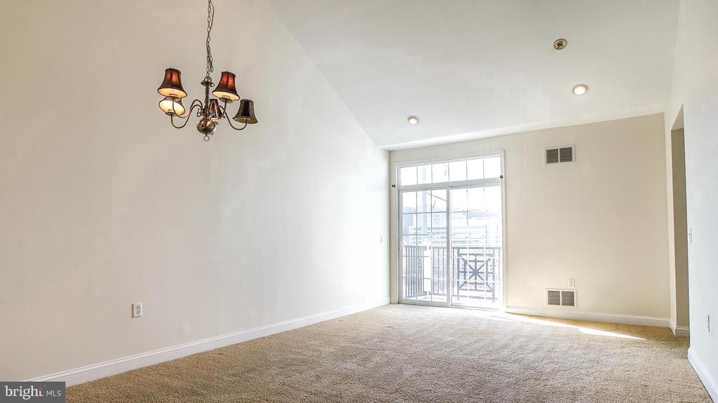 200 W ELM STREET 1418