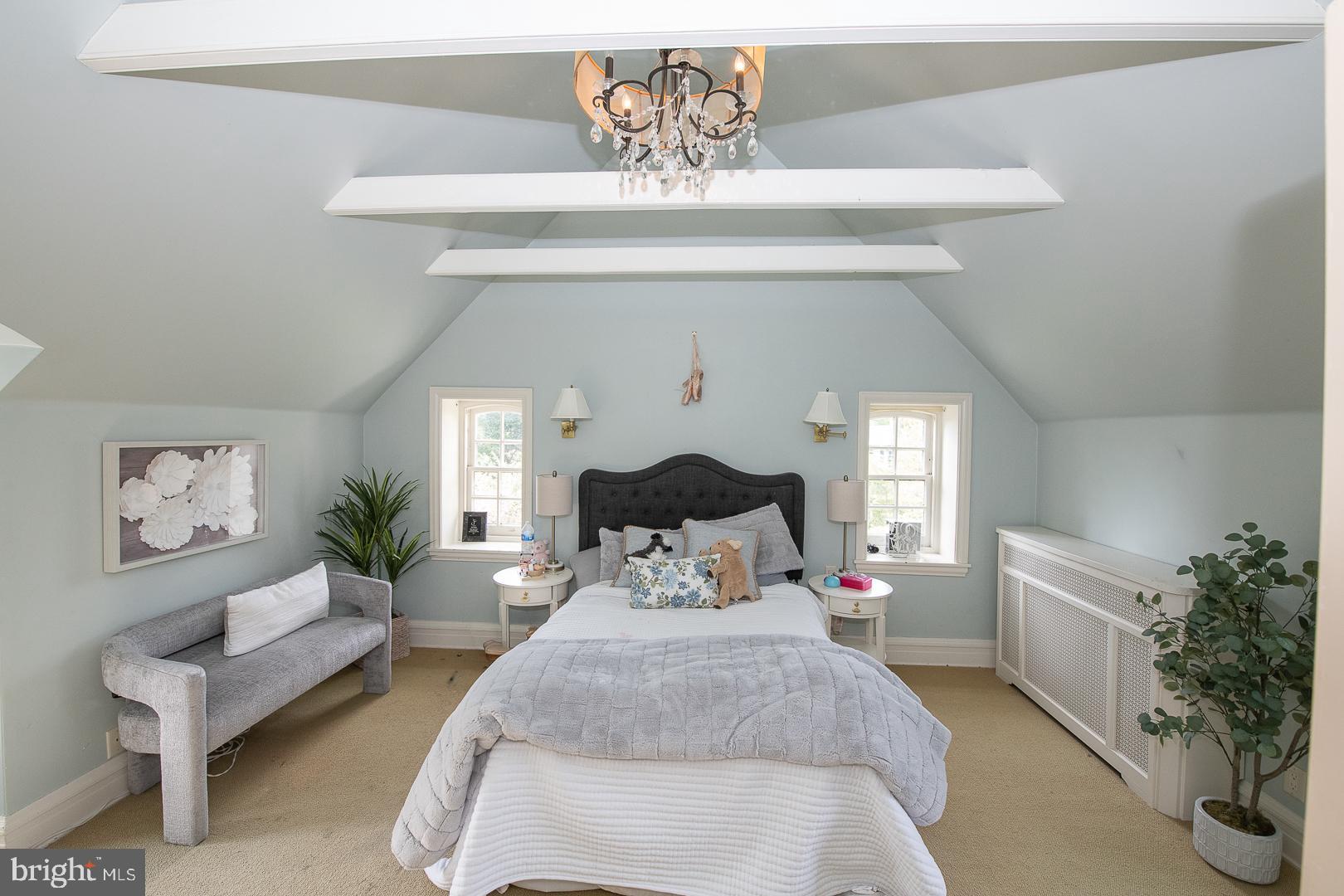 700 HAZELHURST AVENUE