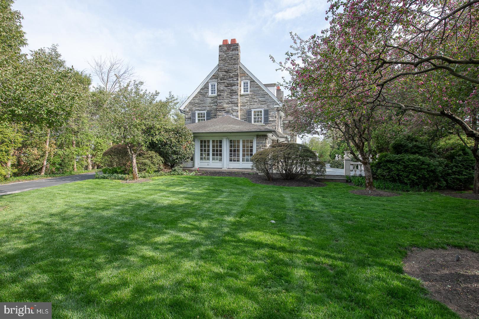 700 HAZELHURST AVENUE