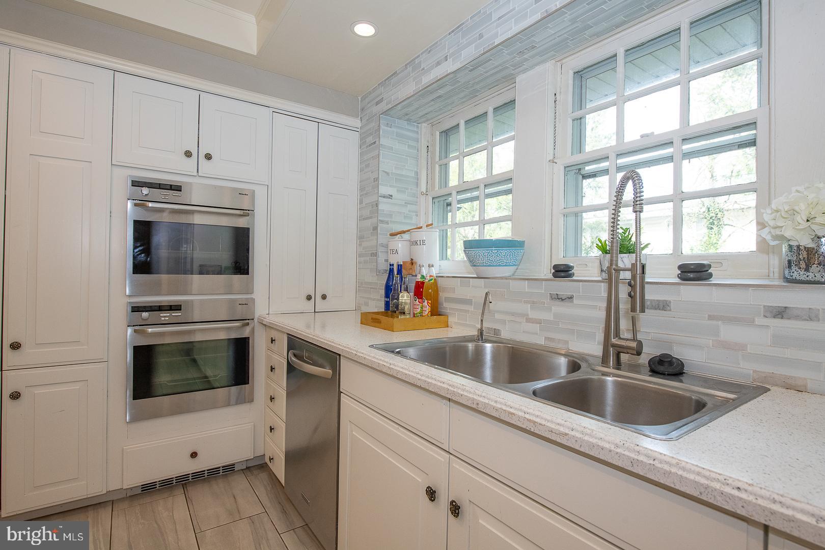 700 HAZELHURST AVENUE