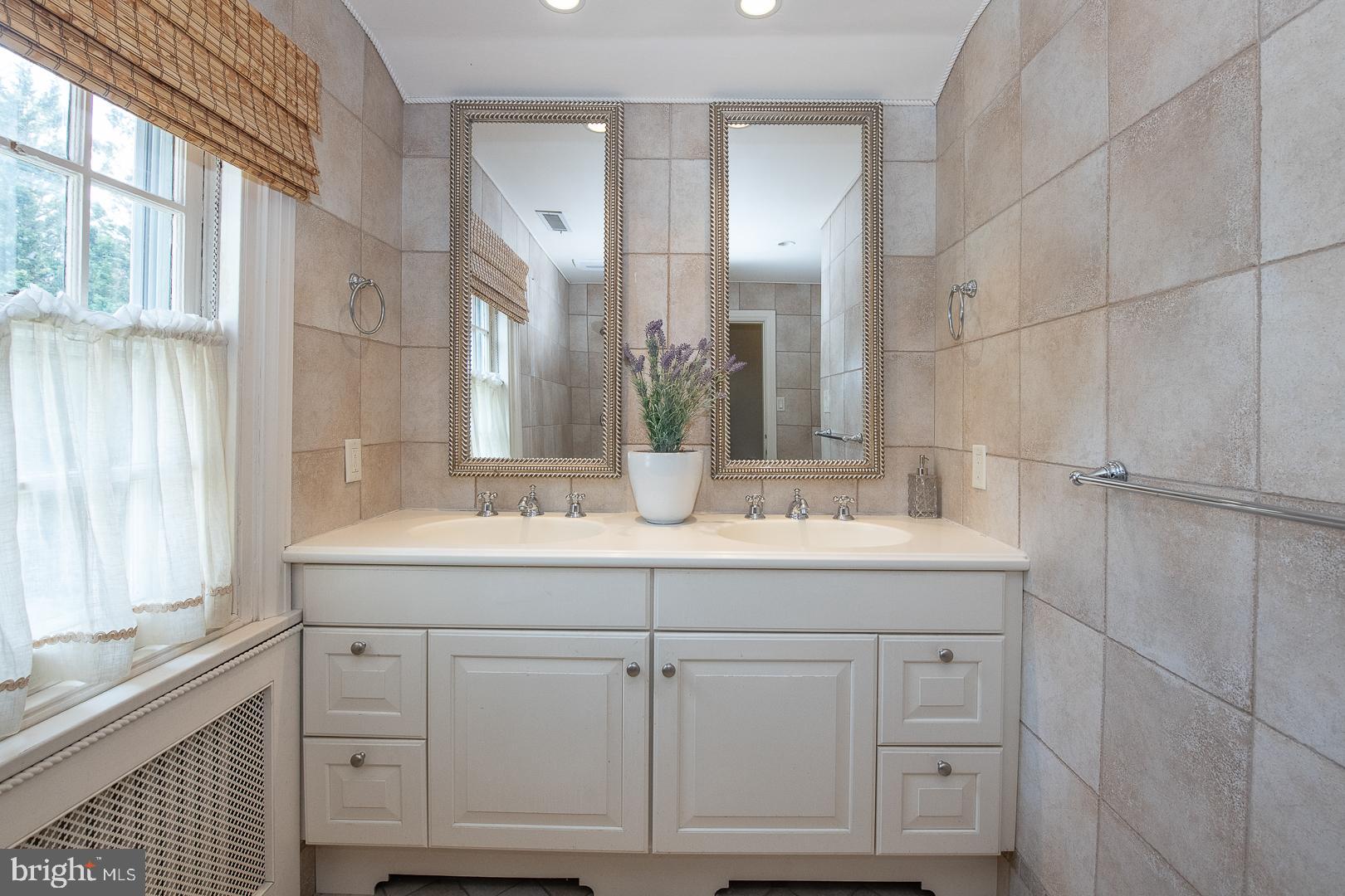 700 HAZELHURST AVENUE