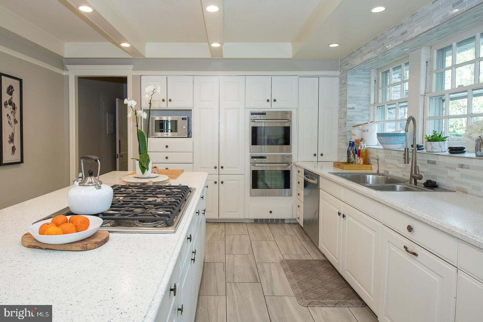 700 HAZELHURST AVENUE