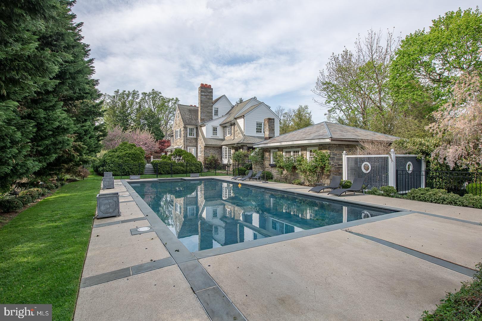 700 HAZELHURST AVENUE