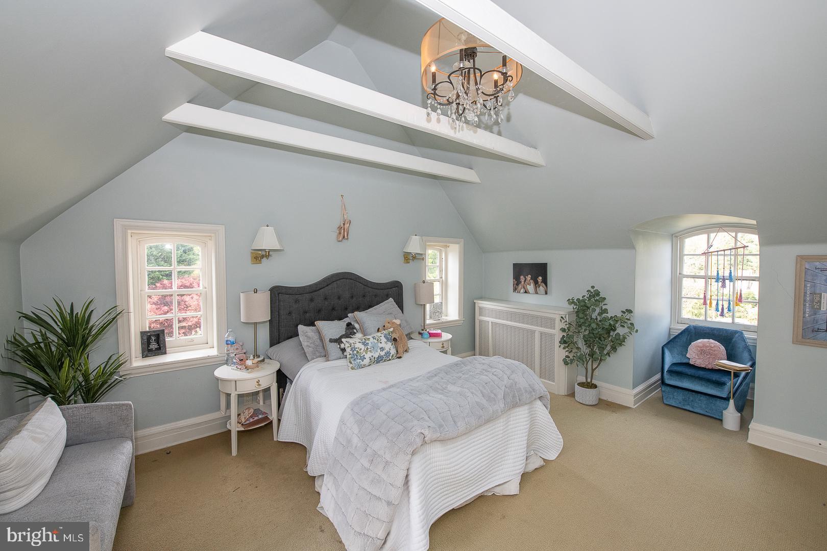 700 HAZELHURST AVENUE