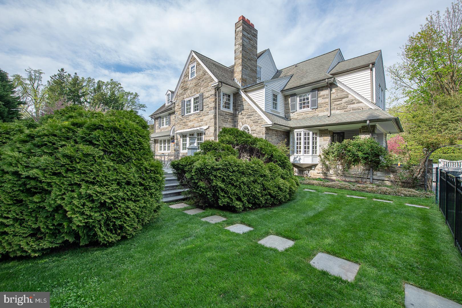 700 HAZELHURST AVENUE