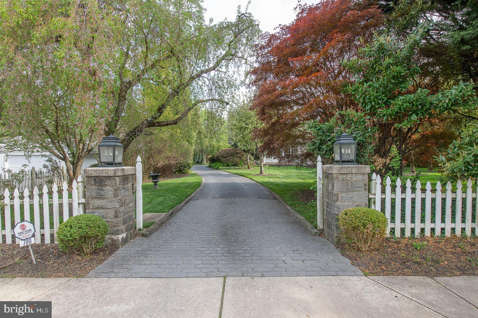 700 HAZELHURST AVENUE